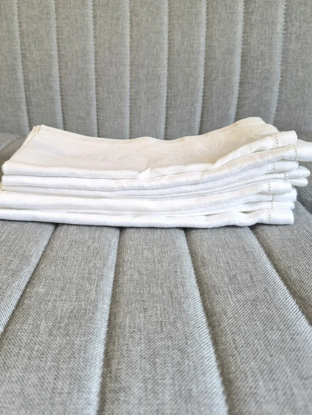 8 Vintage Linen Damask Jacquard Vine Floral Hemstitched Dinner Napkins, 17 X 18